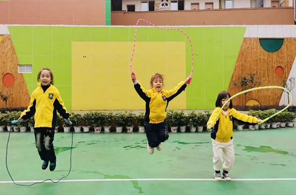 鼓楼幼儿园开展第四届体育运动月活动